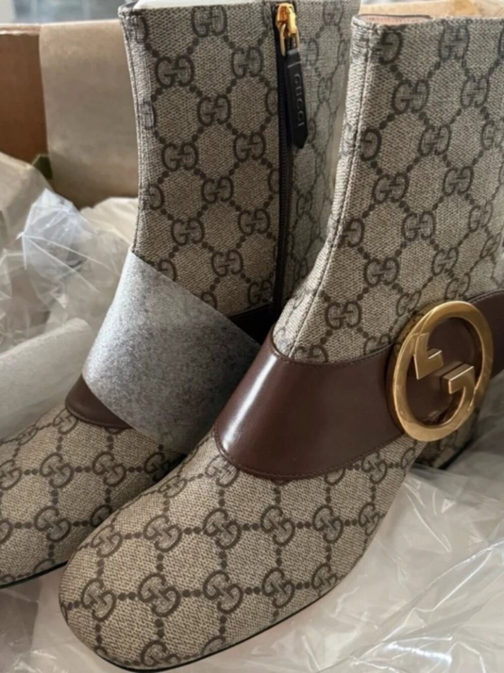 Gucci logo boots size 37